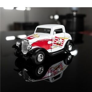Die-Cast Toy Car Classic Hot Rod Coupe 1930s White with 🔥 " Opening Doors